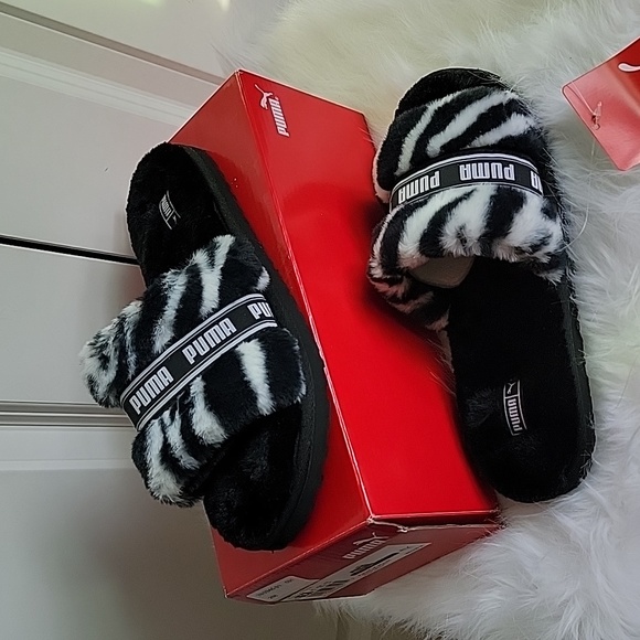 Puma Shoes - NWT Puma Fluff Wild Slides 9